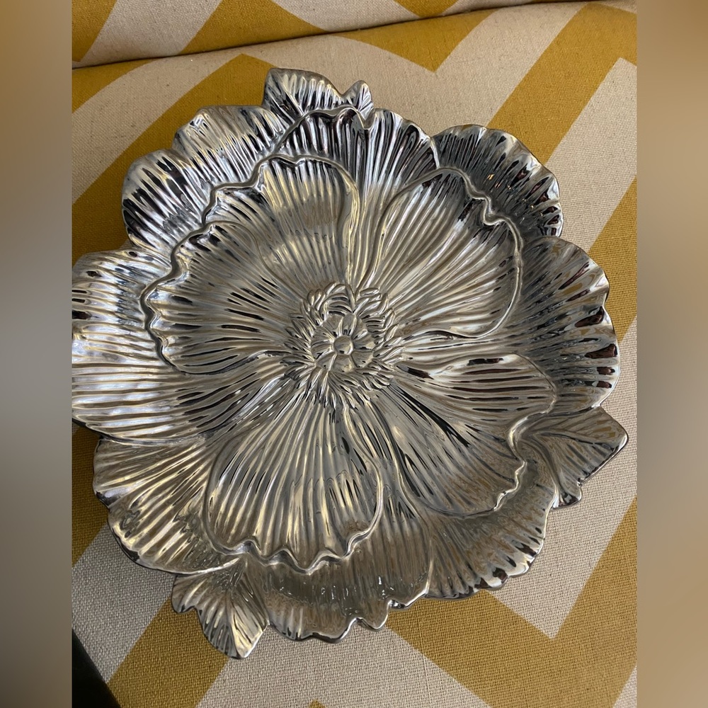 Beautiful Fitz and Floyd metal peony snack tray/dish (25)